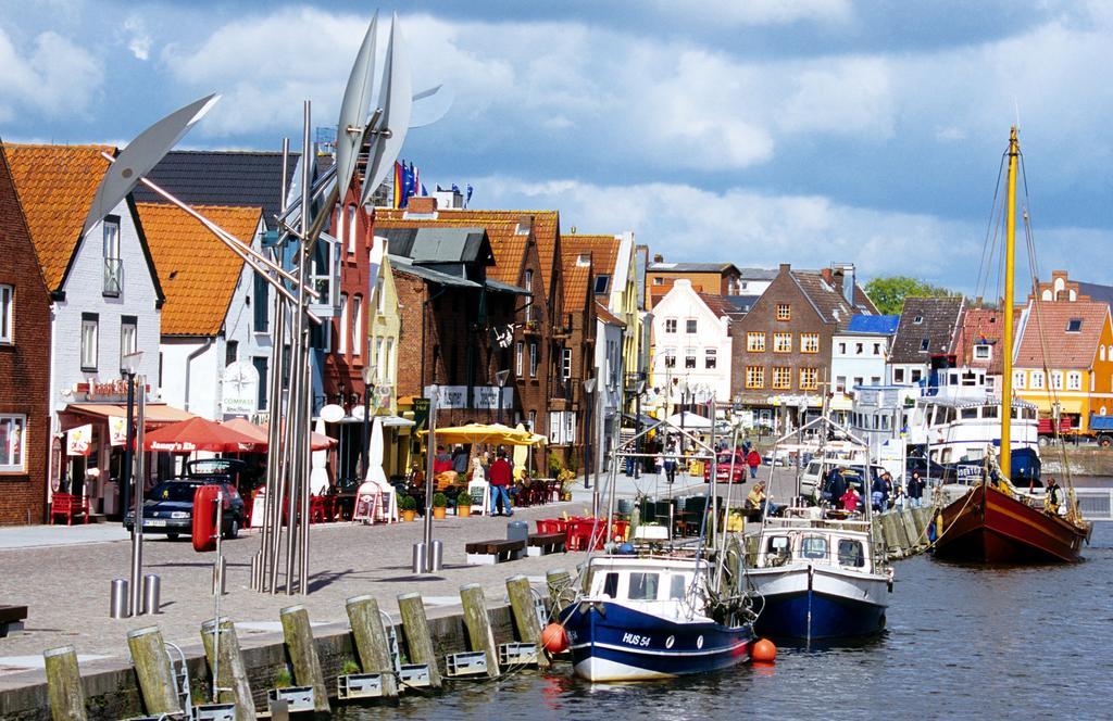 Altstadtflair Apartment Husum  Bagian luar foto